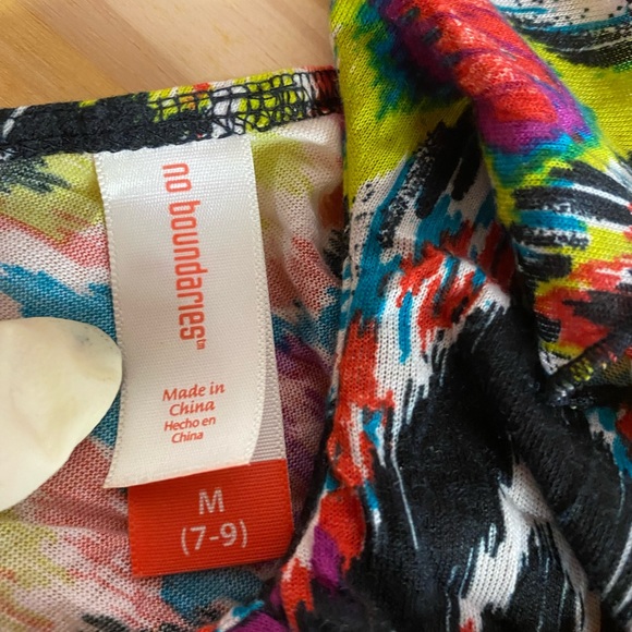 Halter top, bright colors, wood ring decor. NEW - Picture 9 of 9